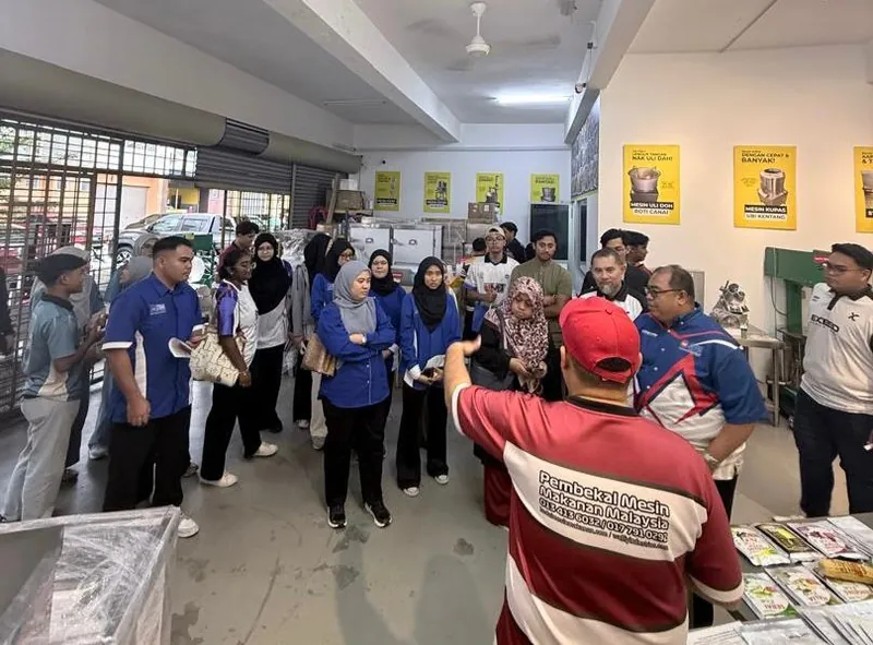 Sesi penerangan mesin di kilang RetortPro