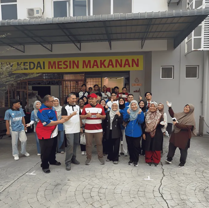 Lawatan kilang bersama peserta kelas